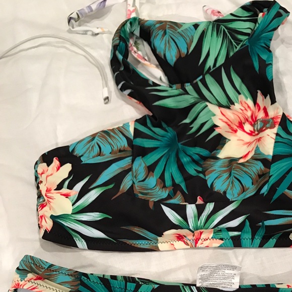 Bikini - Picture 1 of 1